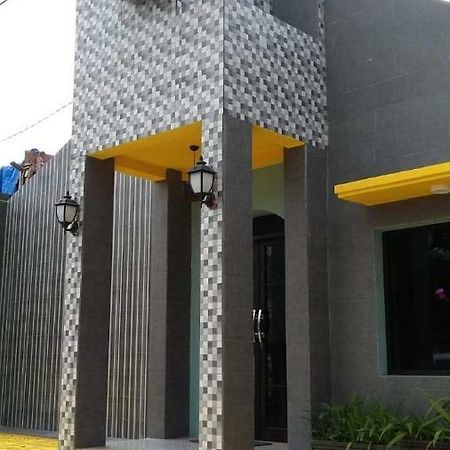 Isro Guesthouse Syariah Kepanjen Exterior photo