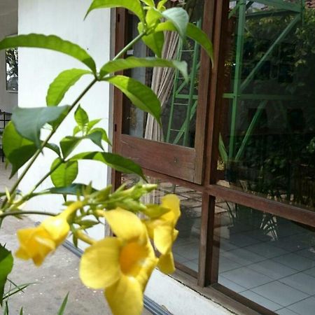 Isro Guesthouse Syariah Kepanjen Exterior photo