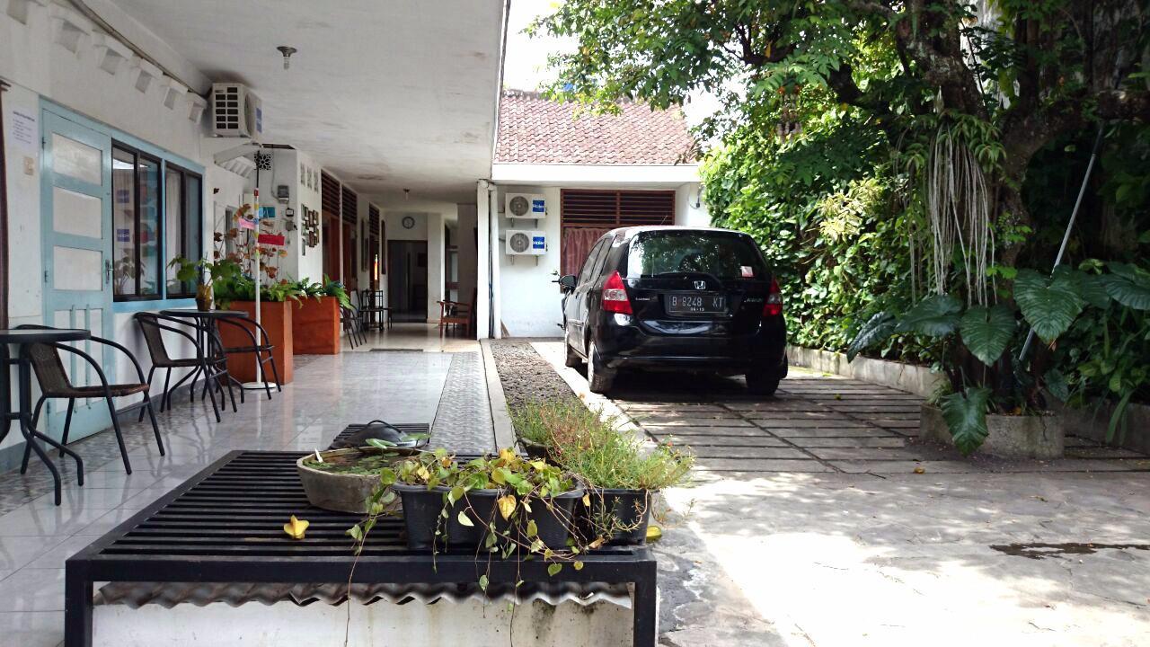 Isro Guesthouse Syariah Kepanjen Exterior photo
